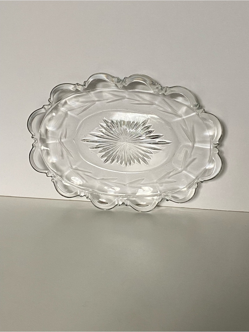 Vintage Colonial Relish Trinket Dish Starburst 6 X 4” Oval Scalloped Edge EUC